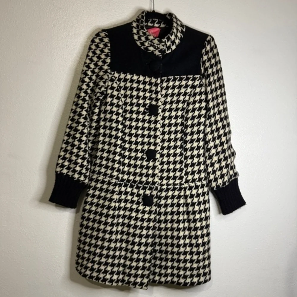 Lux Stylish Black & Cream Houndstooth Winter Coat. Sz S.